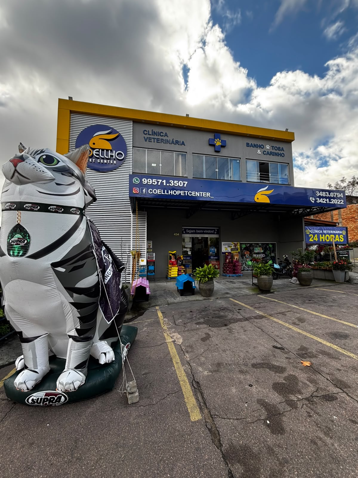 Entrada da Coellho Pet Center em Alvorada/RS, com sinalização de clínica veterinária 24 horas
